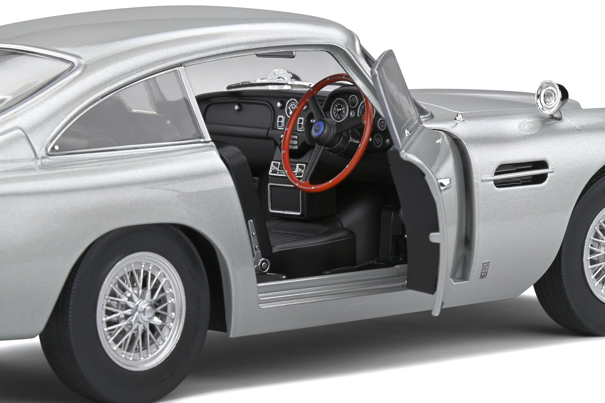 Aston Martin DB5 - Silver Birch - 1964 - 1:18