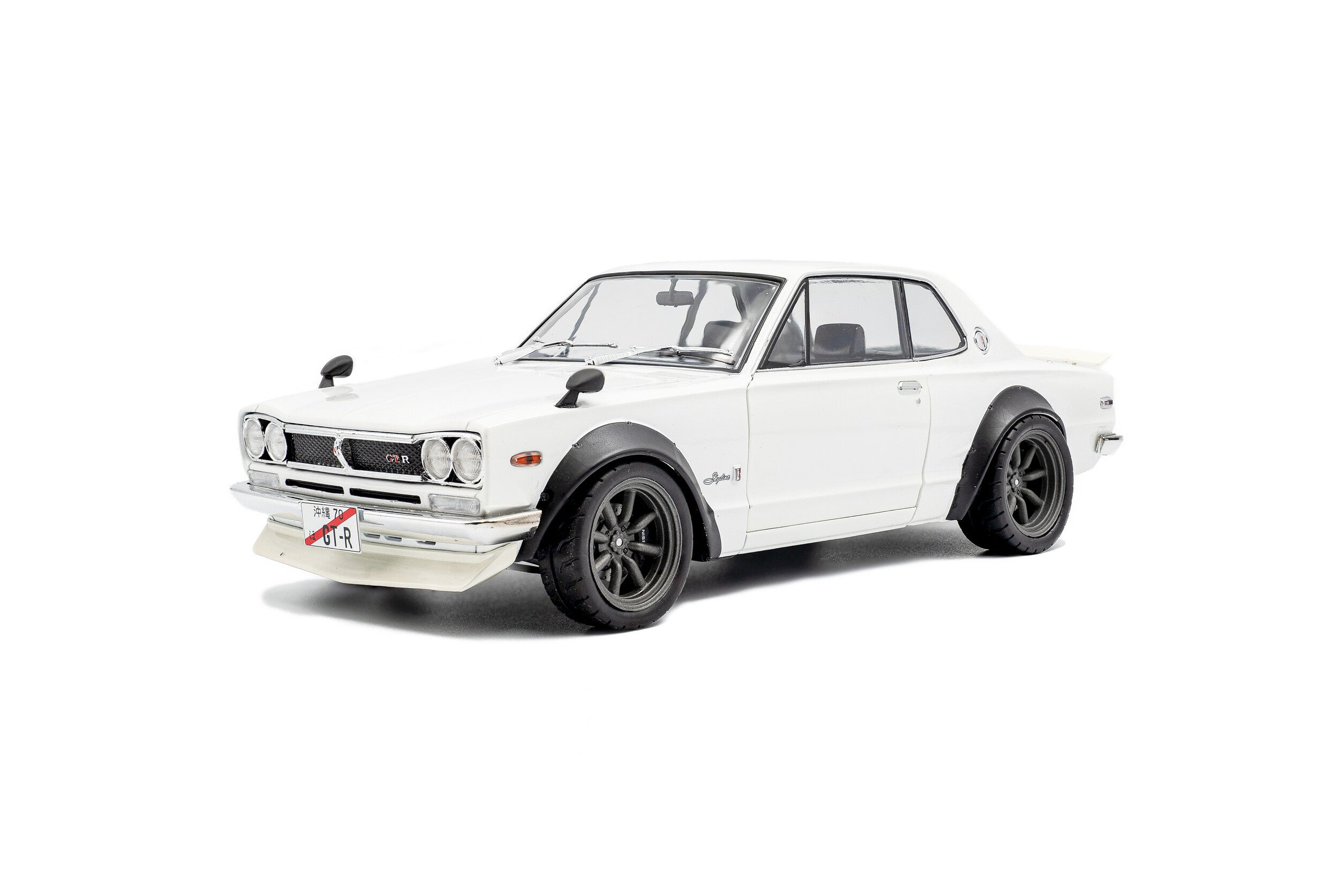 Nissan Skyline C10 Hakosuka Solido Works - Pearl White - 1970 - 1:18