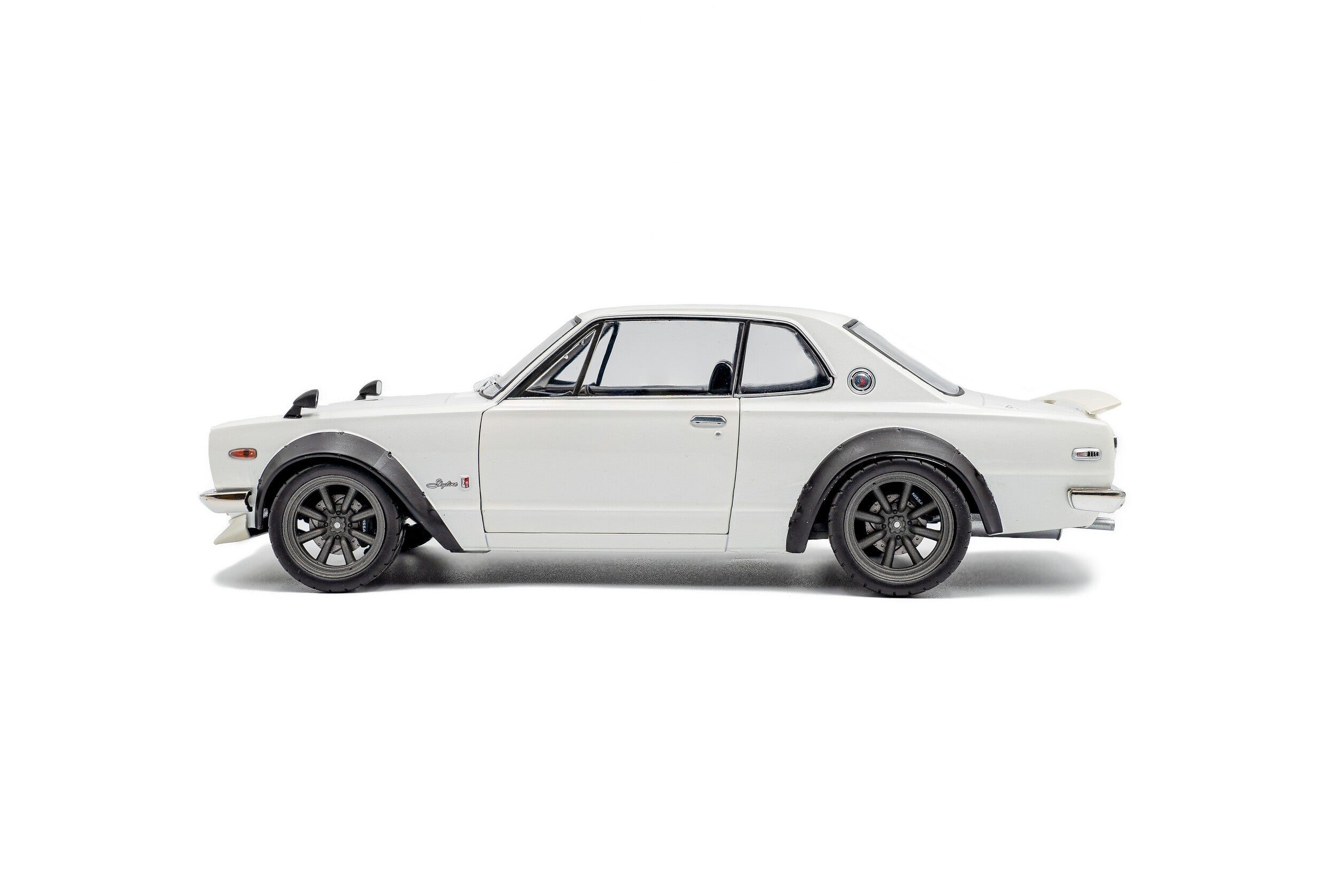 Nissan Skyline C10 Hakosuka Solido Works - Pearl White - 1970 - 1:18