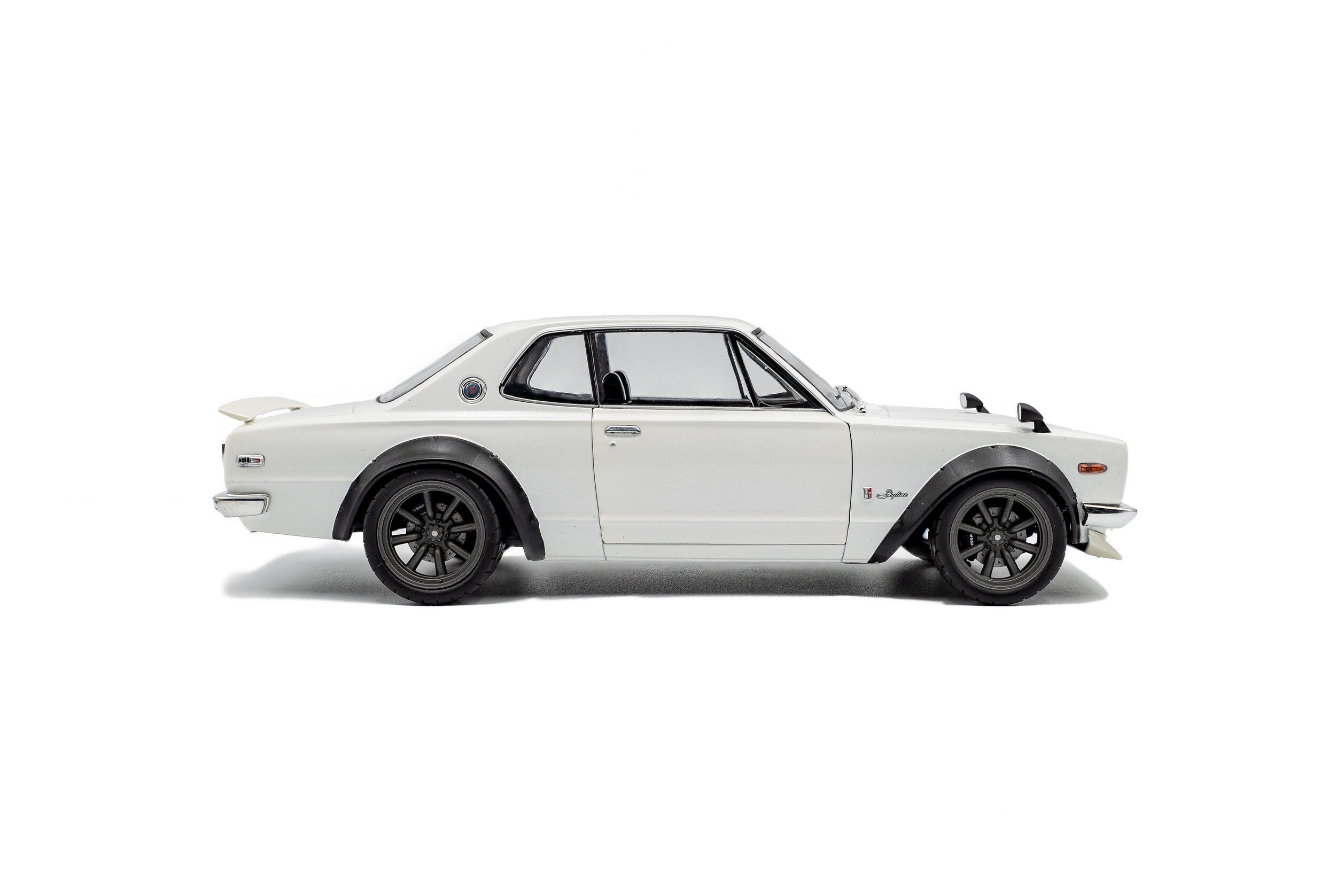 Nissan Skyline C10 Hakosuka Solido Works - Pearl White - 1970 - 1:18