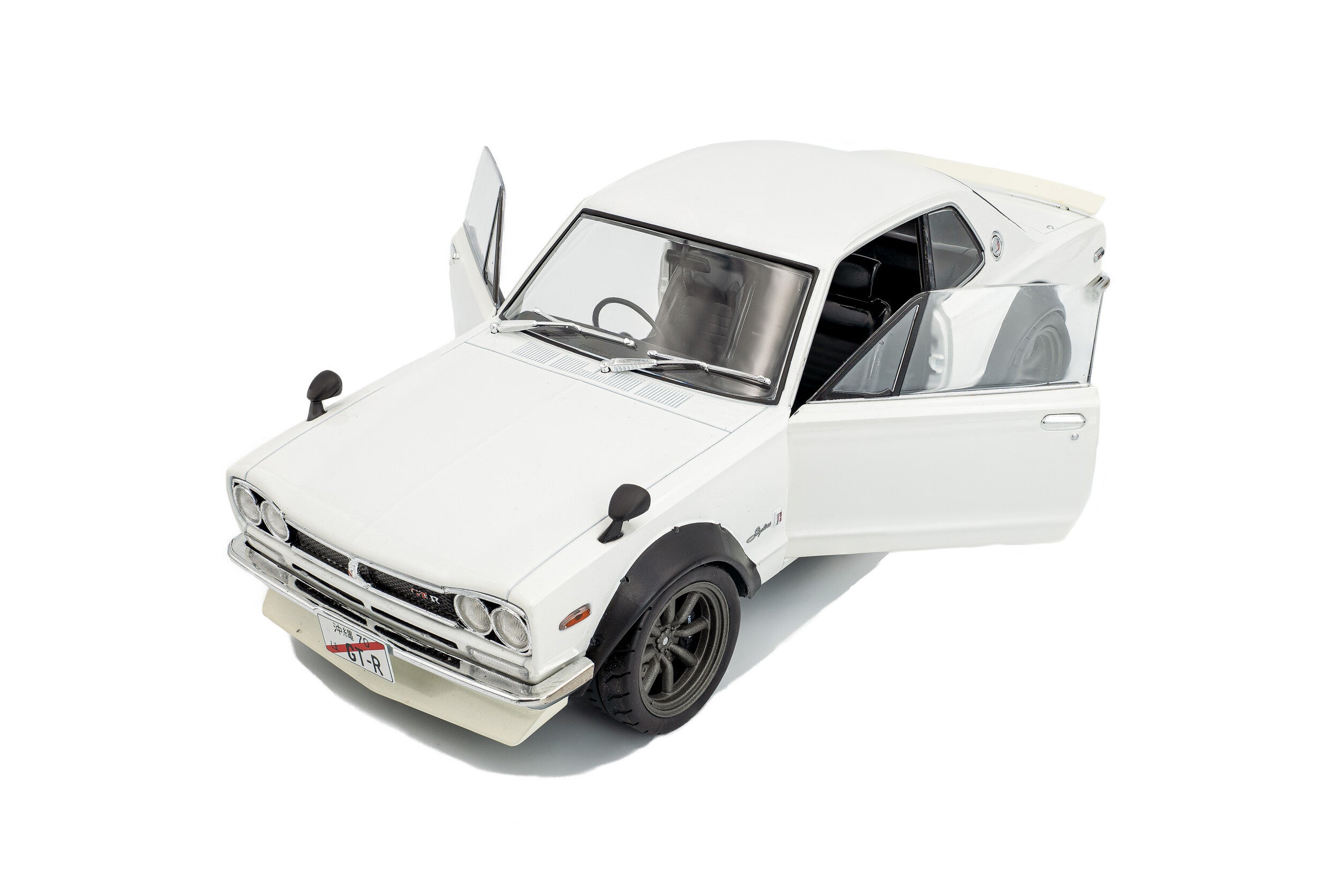 Nissan Skyline C10 Hakosuka Solido Works - Pearl White - 1970 - 1:18